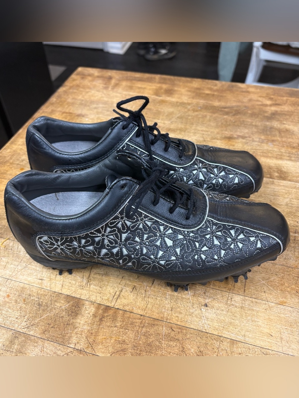 FootJoy LoPro Floral Laser Cut Leather Golf Shoes Women’s 7.5 M preppy sporty